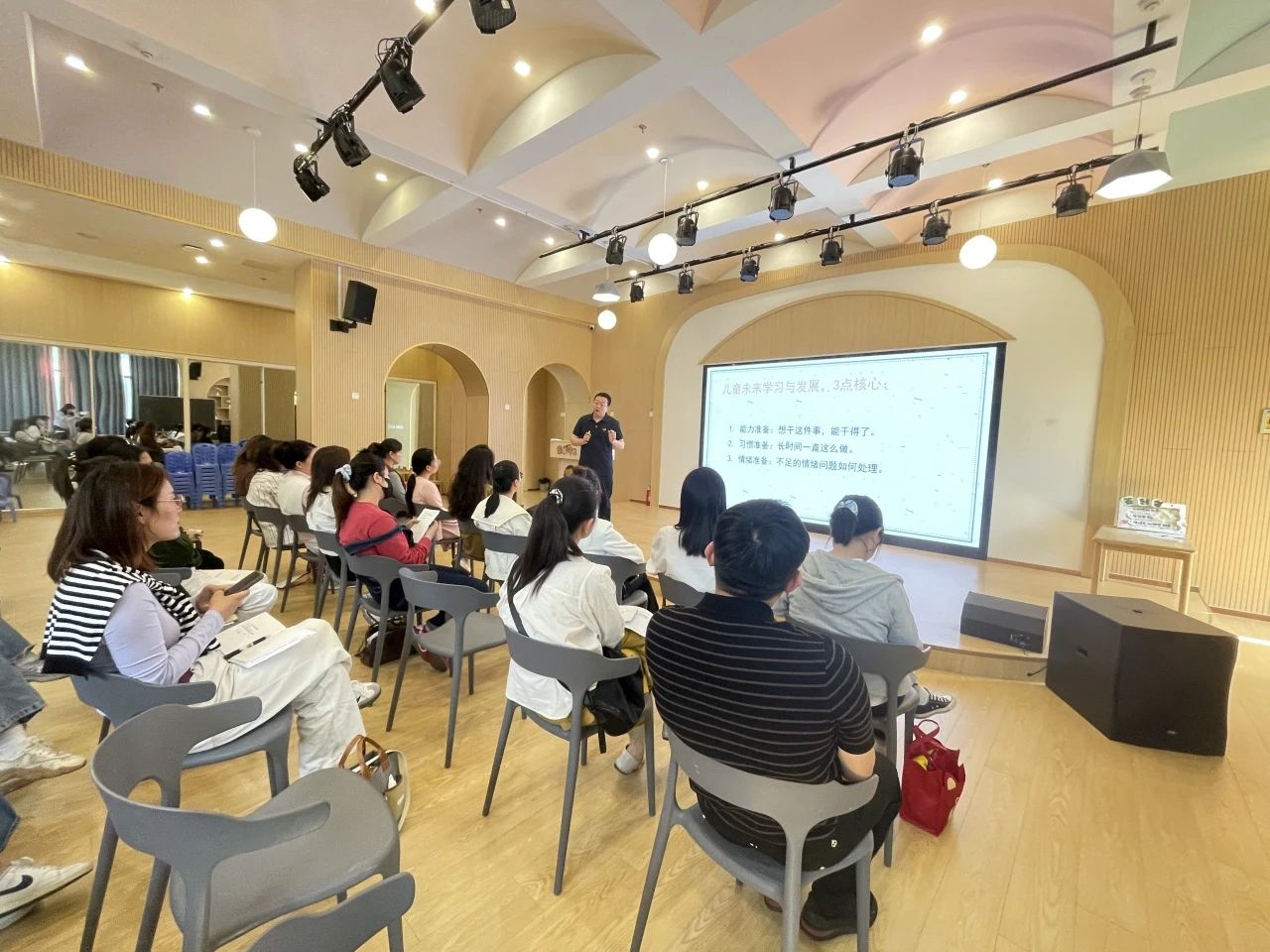时光教育丨专家引航，做“新”型父母