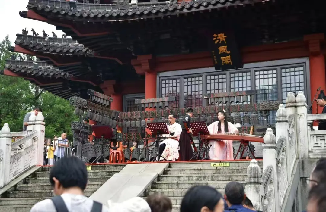 编钟雅乐·礼赞华诞｜合肥首场大型室外编钟表演在包公园清风阁奏响