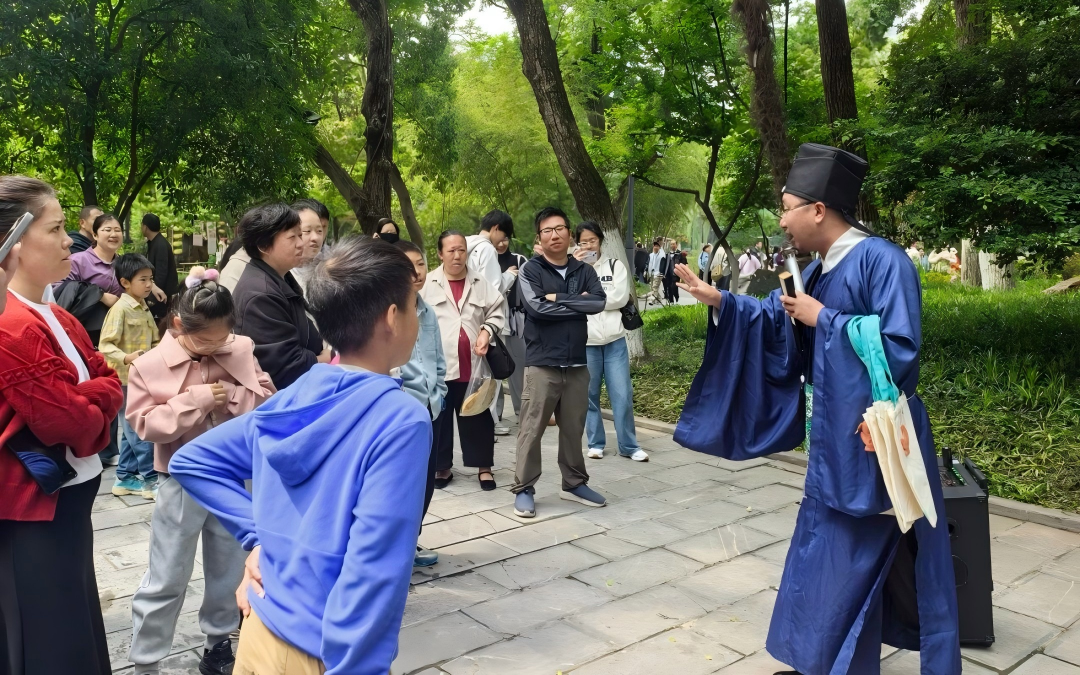 15万人打卡！包公园五一火爆出圈，央媒点赞“时光文旅”新玩法