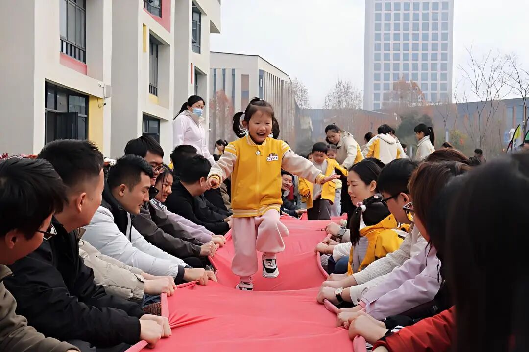 奋进“十五五”  时光绘新卷｜站在11000个家庭背后